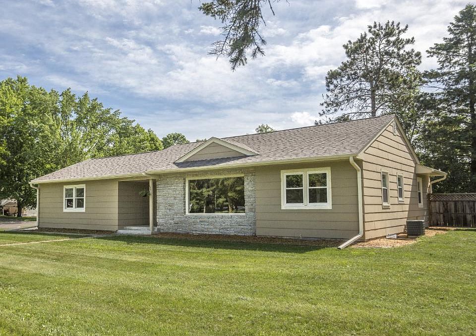 1st image of 408 W River Dr
