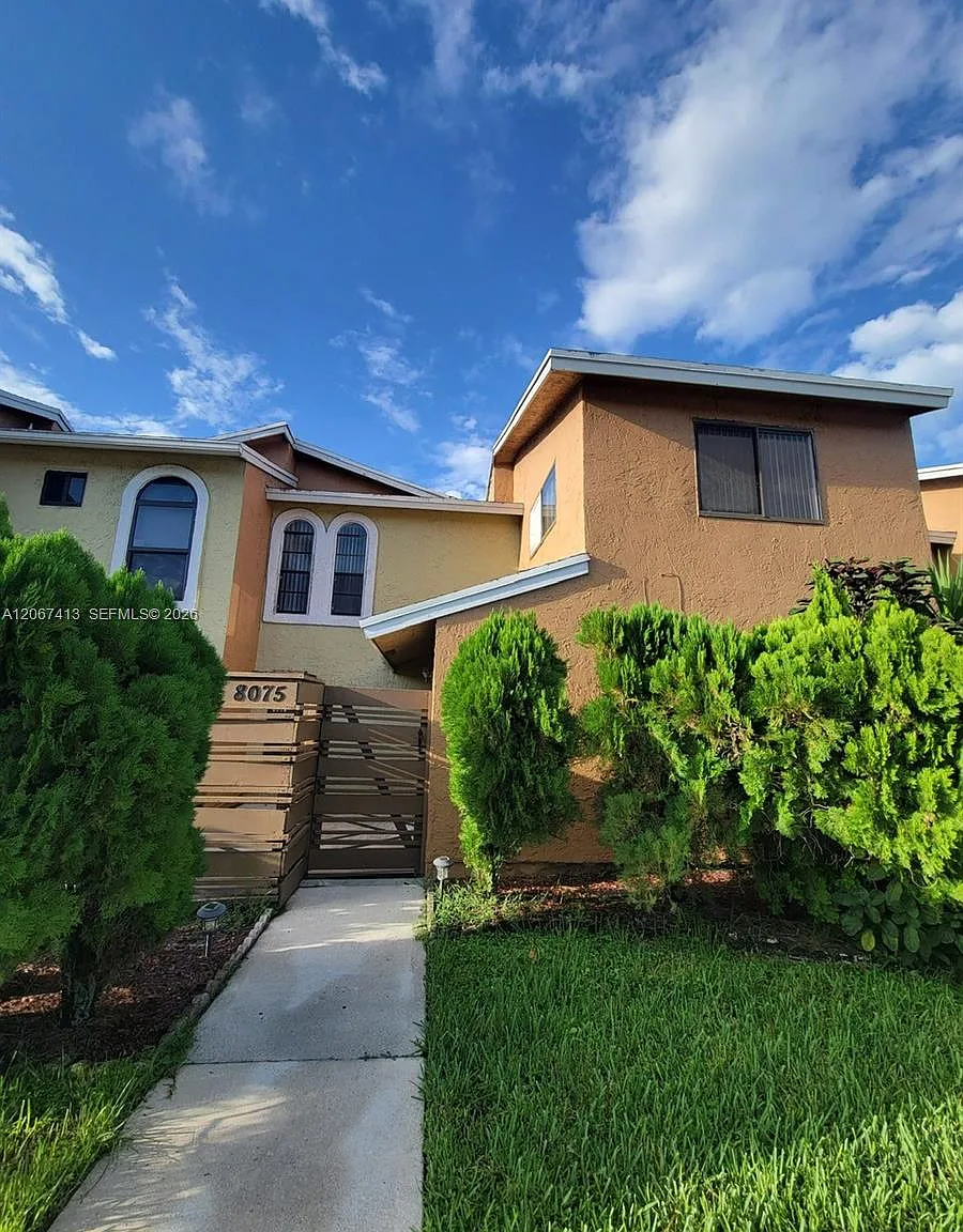 3 bed, 3.0 bath, 1621 sqft, $2,900 — Photo 1