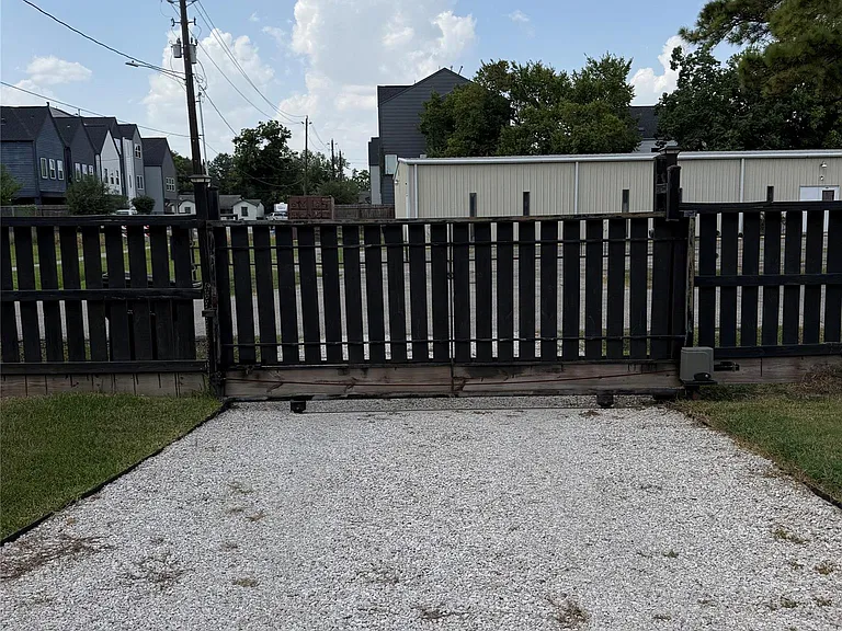 4208 Arlington St — Photo 18