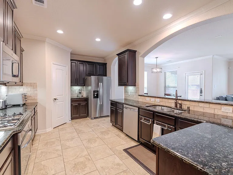 14 Arrowfeather Pl — Photo 8