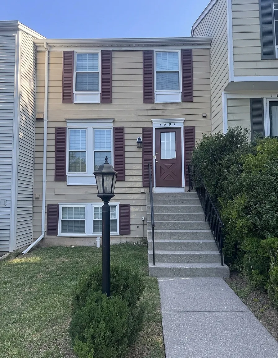 2 bed, 2.5 bath, 1550 sqft, $2,600 — Photo 1