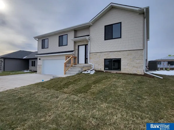 511 Railroad St, Hallam, NE 68368