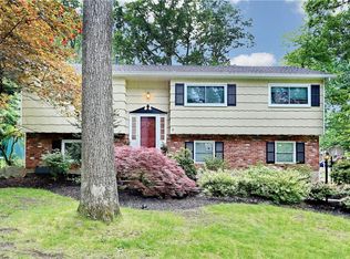 8 Onderdonk Rd, Suffern, NY 10901