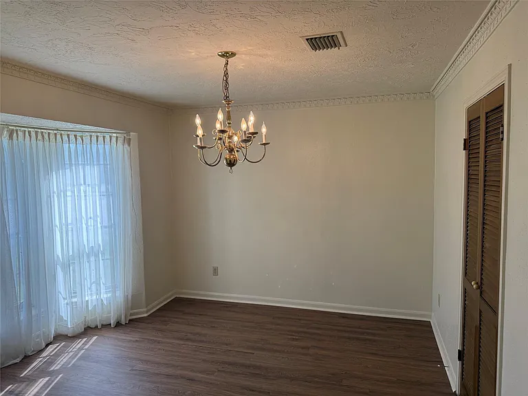 214 Kings Ct — Photo 8