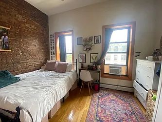 Rented by R New York