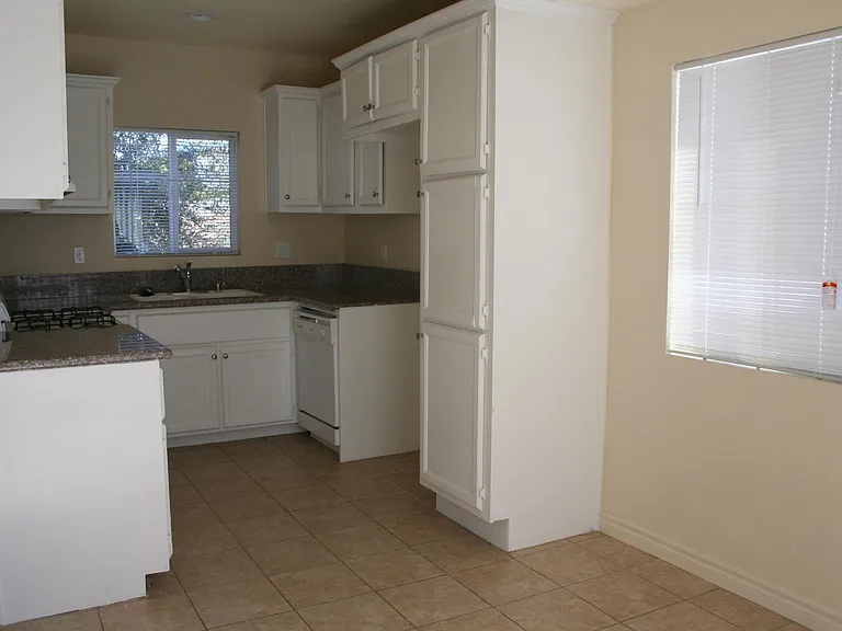 16551 Regina Cir — Photo 2