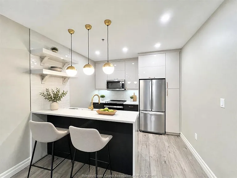 531 Pelissier St #206 — Photo 5