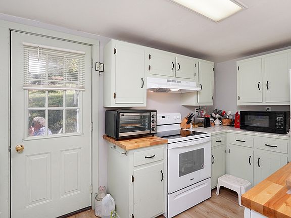 2nd image of 501 N Crane St