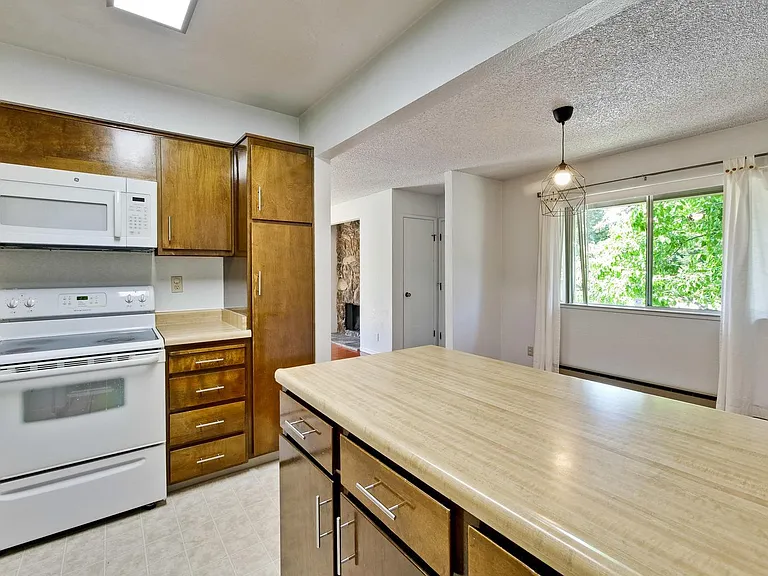 46872 Fernald Cmn — Photo 10