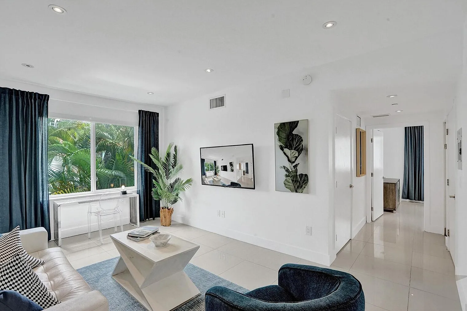 2 bed, 2.0 bath, 1001 sqft, $5,174 — Photo 1