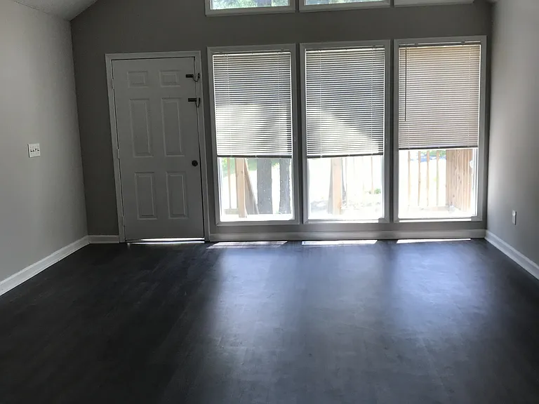 285 Windmill Dr — Photo 4
