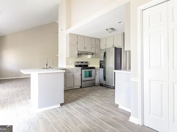 5th image of 140 Kellie Ln