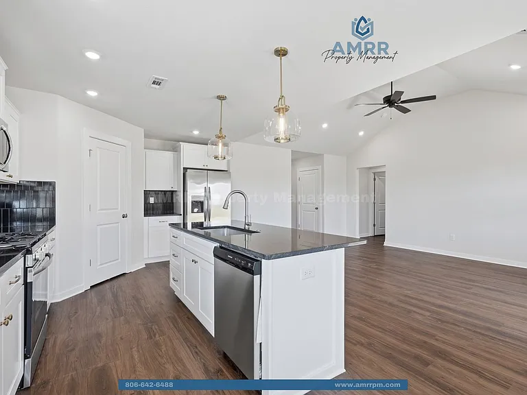 402 Cattleman Ln — Photo 10