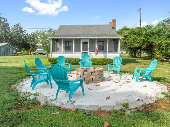 3474 Grandview Dr, Dunnsville, VA 22454
