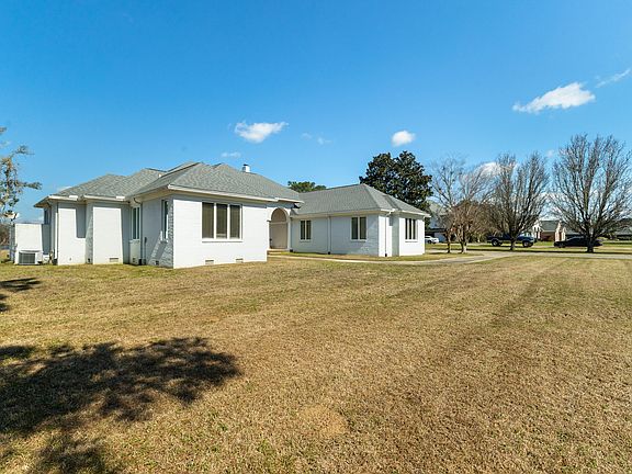 4th image of 5 Lakeshore Dr