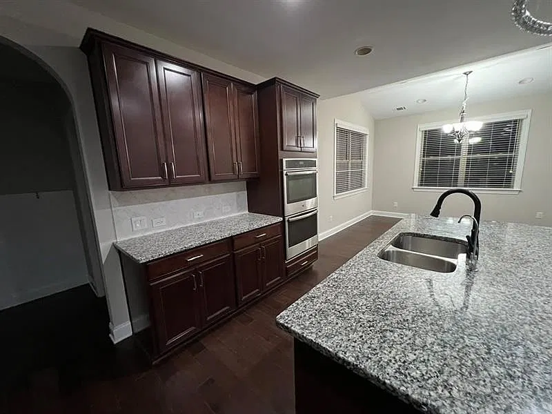 5 bed, 2779 sqft, $3,000 — Photo 4