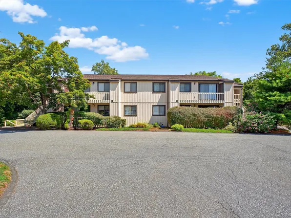 26 Overlook Commons #26, Yorktown Heights, NY 10598