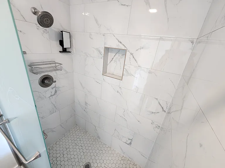 626 N Isabel St #301 — Photo 27