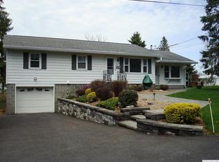13 Cary St, Ravena, NY 12143