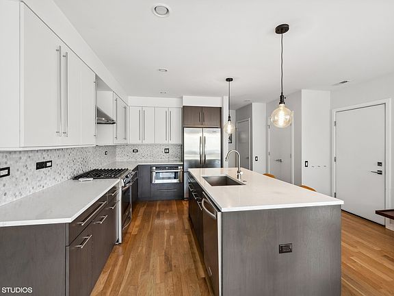 3rd image of 1545 W Fry St #2