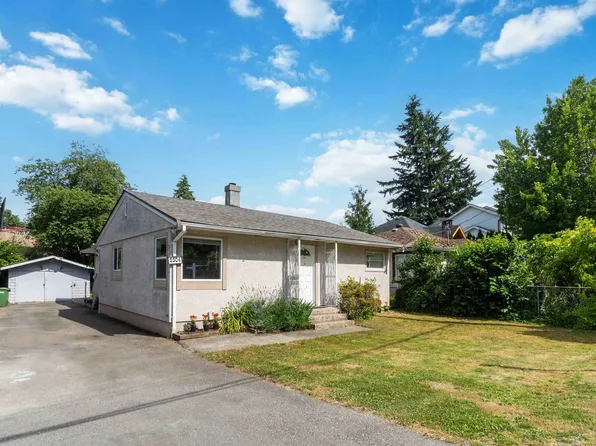 2304 Mouldstade Rd, Abbotsford, BC V2S 3X4