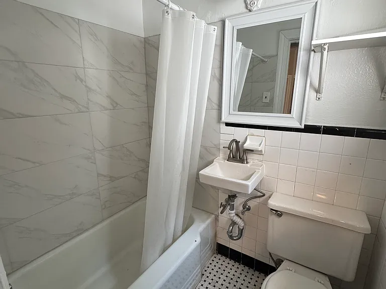 209 N 36th St #1 — Photo 9