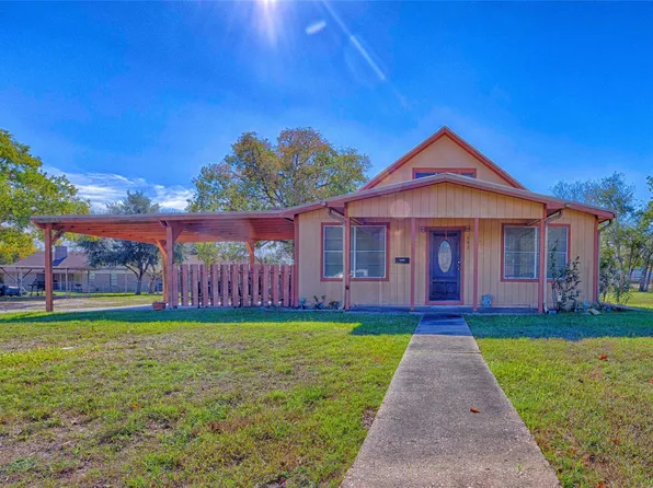 602 E Post Office St, Weimar, TX 78962