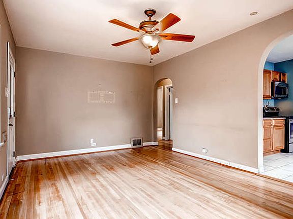 5th image of 410 Lowell Blvd