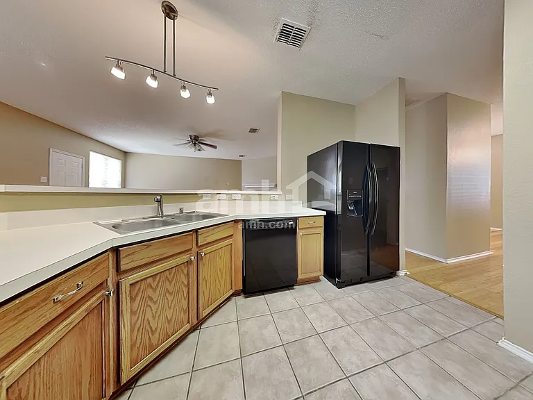 2821 Bentridge Dr — Photo 4