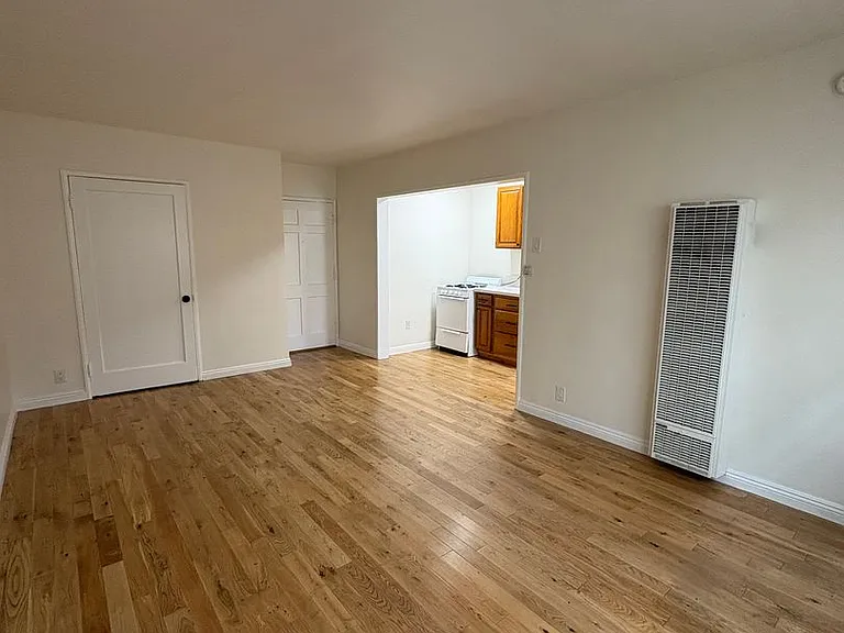 645 S. Burnside Ave. — Photo 6