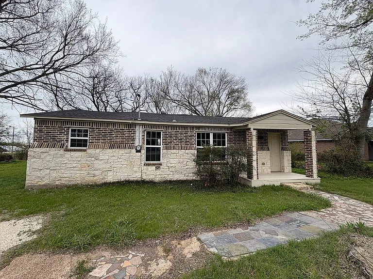 436 N Bryant Ave — Photo 1