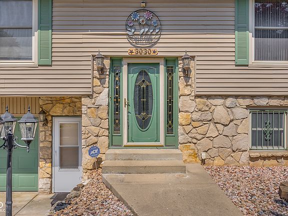 3rd image of 3030 Flintwood Dr