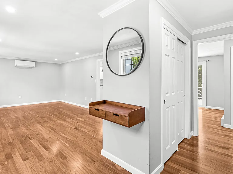 38 Idora Ave — Photo 4