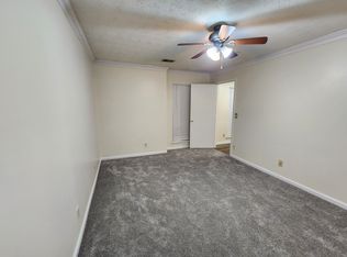 565 Windchase Ln, Stone Mountain, GA