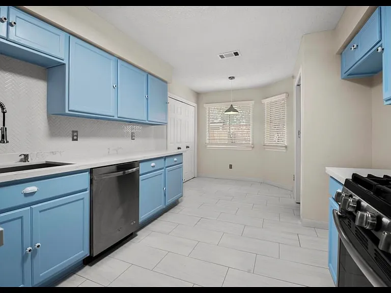 2311 Lexington Woods Dr — Photo 19