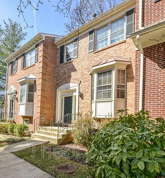 16 Carriage House Cir — Photo 2
