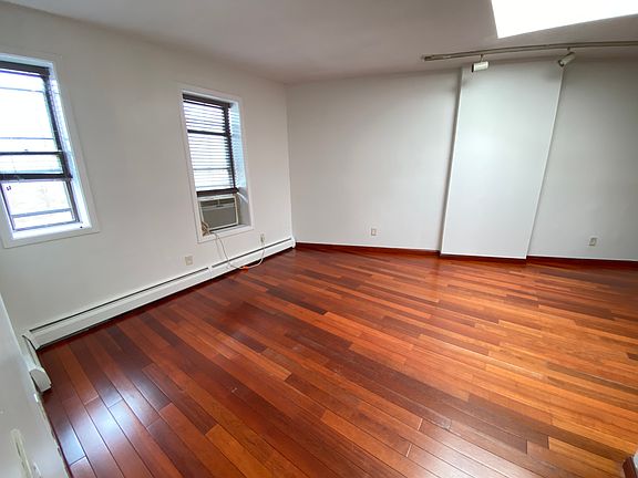 3rd image of 1013 State St Floor 3