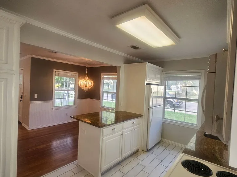 307 N Bradley St — Photo 9