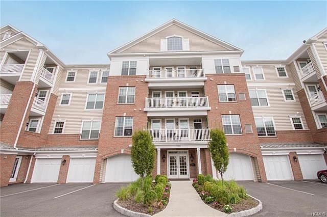 Sparkling, Large 1 Bedroom Plus Den The Barron Model!