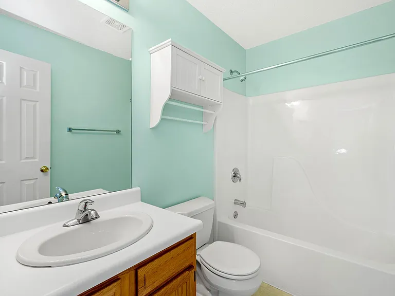 1036 Royal Dr — Photo 20