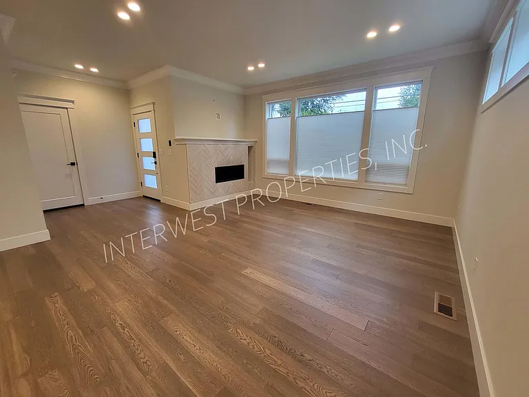7114 NE 8th Ave — Photo 5