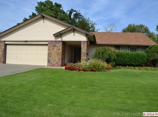1204 W Edgewater St, Broken Arrow, OK 74012