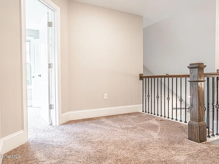 315 Mashie Ct — Photo 32