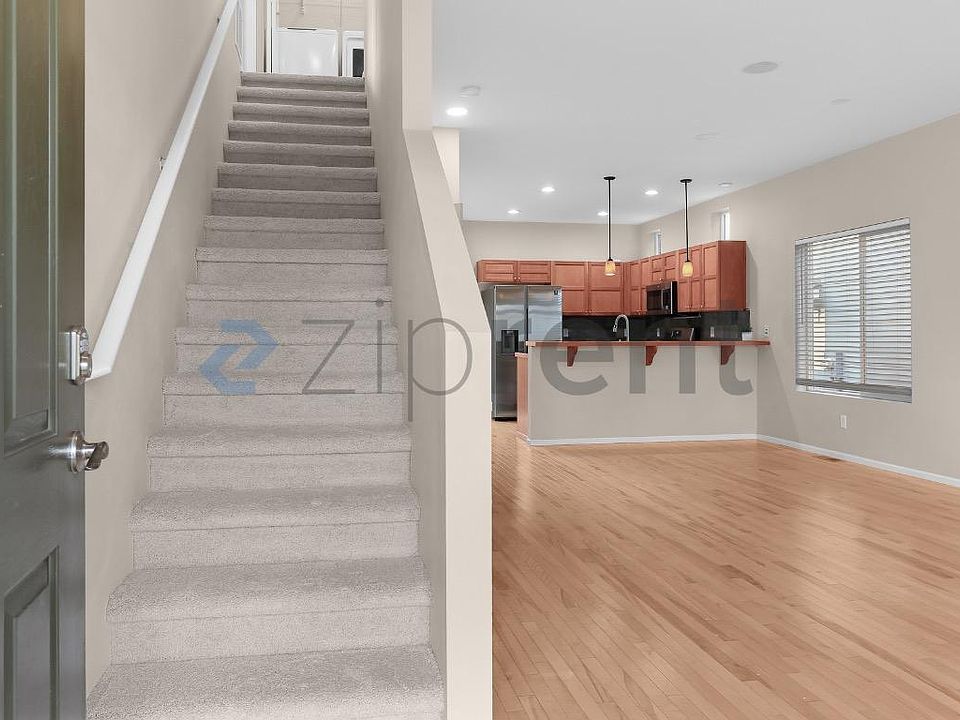 1st image of 2478 NE Iverson Ln
