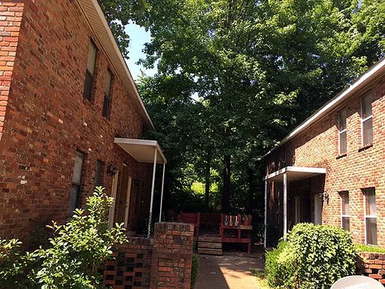 1364 Campbell St — Photo 1