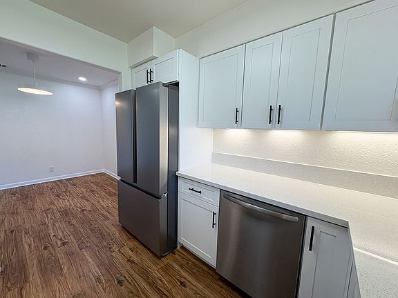 4th image of 1052 Plover Way