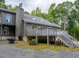 71 Ruffed Grouse Dr, Lakeville, PA 18438