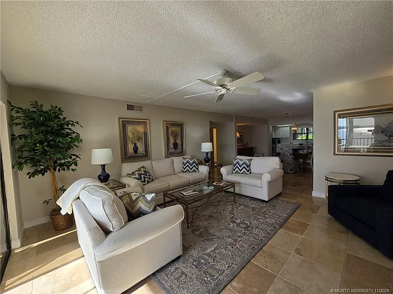 316 NE Edgewater Dr — Photo 11