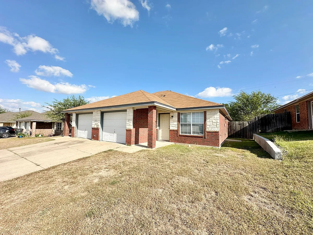 Building Photo - 1413 Cinch Dr