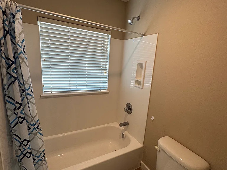 1147 E Cedar St — Photo 14